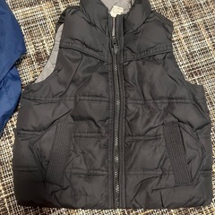 90サイズ　ユニクロダウン　ギャップダウンベスト　薄手ジャンパー　子供服　上着まとめ売りの画像