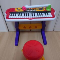 おもちゃのキーボードの画像