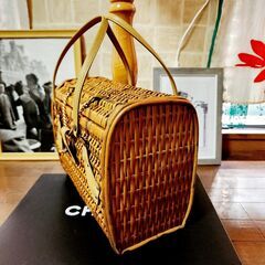【お値下・９月末取消予定】ラタンのびっくり軽量ハンドバッグ。夏らしく涼やかな印象のお品、いかがでしょうか？の画像
