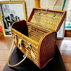 【お値下・９月末取消予定】ラタンのびっくり軽量ハンドバッグ。夏らしく涼やかな印象のお品、いかがでしょうか？の画像