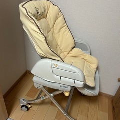 Combi ハイローチェア（カバー２つ付き）の画像