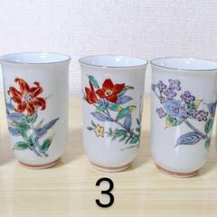 A 1)ソース入れと爪楊枝入れ､2)醤油差しと冷酒グラス､3)おちょこ､4)箸置き､Ｂ→1)白梅徳利､おちょこ､2)急須と湯呑み茶碗､3)酒グラス､4)醤油差しの画像