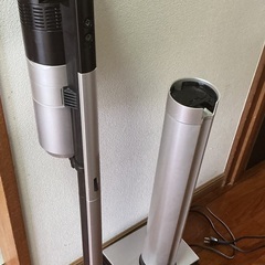三菱　空気清浄機能付　コードレスクリーナー【ジャンク】の画像