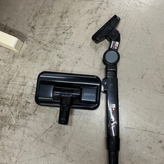 A2507-163 HITACHI  日立 充電式掃除機 PV-BE700 2018年製 動作確認済み バッテリー劣化具合不明 付属品あり キズ 汚れありの画像