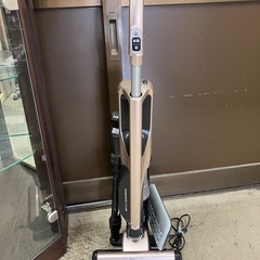 A2507-163 HITACHI  日立 充電式掃除機 PV-BE700 2018年製 動作確認済み バッテリー劣化具合不明 付属品あり キズ 汚れありの画像