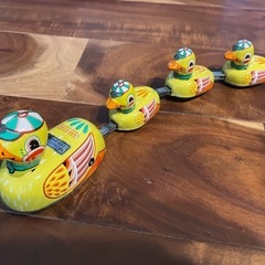 ブリキのおもちゃの画像