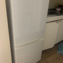 冷蔵庫は中古ですが、清掃済みで、問題なく正常に動作します。
