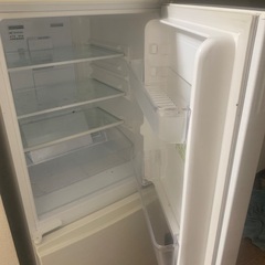 冷蔵庫は中古ですが、清掃済みで、問題なく正常に動作します。の画像