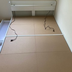 ダブルベッド の画像