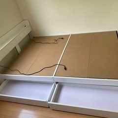 ダブルベッド の画像