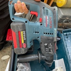 ☆中古動作品☆ BOSCH ボッシュ 36V コードレスハンマードリル GBH36V-LIY バッテリー4個(36V 2.0Ah×2個) 充電器なし ケース付 92736の画像