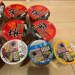 ①カップ麺の画像