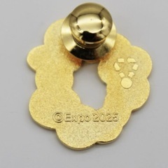 新品　未開封　EXPO2025 リサイクル金メッキバッジ　みゃくみゃくの画像