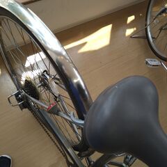 リユースのサカイ浦和店  【E017】 ⚫️自転車  変速付き シルバー 28インチの画像
