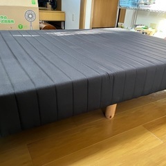 脚付きセミダブルマットレスの画像