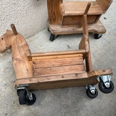 木馬の手押し車の画像