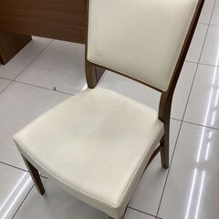 ダイニング5点セット　karimoku　Chitano　天板キズ有　木製の画像