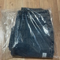 7/621時半まで 新品 GU スリムフレアジーンズの画像