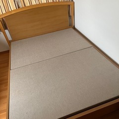 ダブルベッドフレームの画像