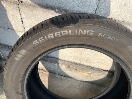 車のタイヤのみ