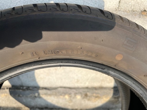 車のタイヤのみ