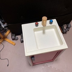 BRIO 赤いシンク付きおままごとキッチンの画像
