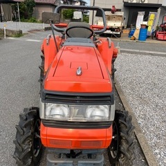 クボタトラクターの画像