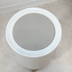 【7/29迄‼️】3COINS 脚付きダストボックス ゴミ箱の画像