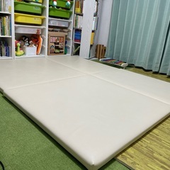 定価１枚3万円　店舗プレイルーム用　プレイマット　4cm厚　5枚あります の画像