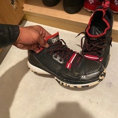 adidas 靴の画像