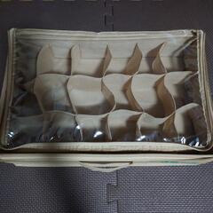 ファスナー付き入れ物の画像