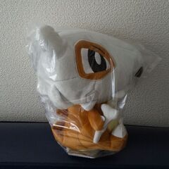 ゆうパック送料着払い　新品　ポケットモンスター コロッとまんまるぬいぐるみ  カラカラの画像