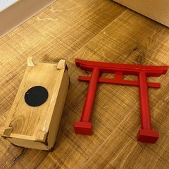 ミニ鳥居とミニ賽銭箱の画像