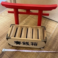 ミニ鳥居とミニ賽銭箱の画像