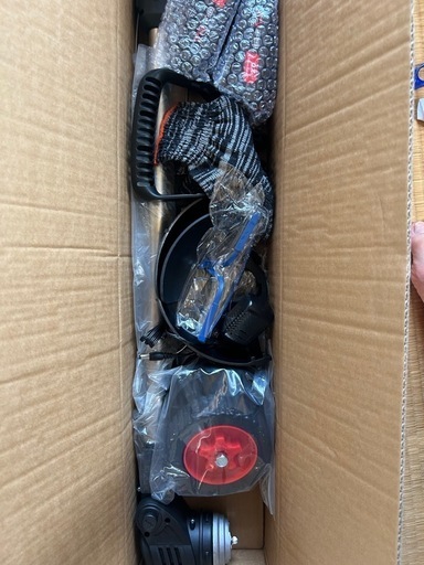 大特価価格！草刈り機 充電式草刈り機 1880W高出力 連続駆動40-50分 補助車輪付き
