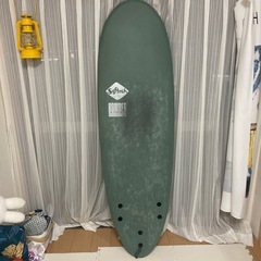 サーフボード　ソフテック　ボンバー　リュージュコードとフィン付きの画像