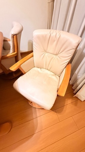 07月19日以降の引き渡し。ダイニングチェアー4脚