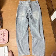 新品ダメージジーンズの画像