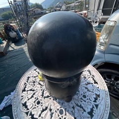 【ドラえもん】
をモチーフにした黒御影石製の石像オブジェです。石像65kgの画像