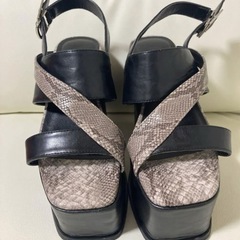 22.5cm 厚底サンダル　アンビーの画像
