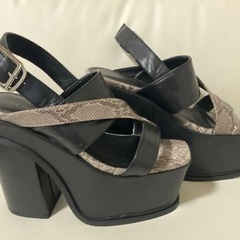 22.5cm 厚底サンダル　アンビーの画像