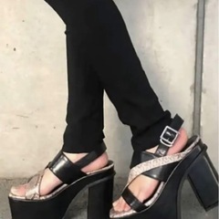 22.5cm 厚底サンダル　アンビー