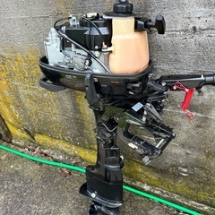 スズキ5馬力船外機の画像