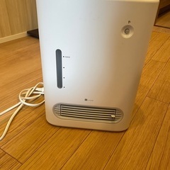  加湿機能付きヒーターの画像
