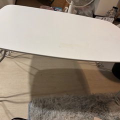 折り畳み机の画像
