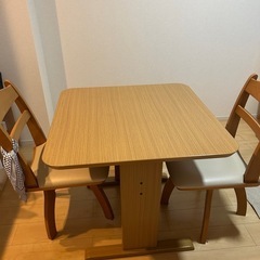 ダイニングテーブル、回転椅子２つセット