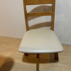ダイニングテーブル、回転椅子２つセットの画像