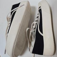 MK Klein 黒白スニーカー サイズ L 24.0の画像