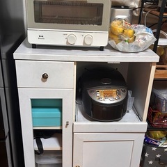 キッチン収納棚• キッチンボードの画像