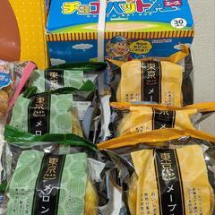 食品お菓子パンセットヤングドーナツ4個入×20個、チョコバット1箱（30本入り）東京ブレッドメロン＆メープル計6個、ロルフレアチーズケーキ3個、かにぱん3個セット②の画像